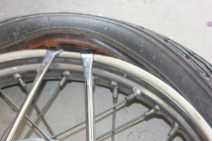 Replacing motorcyle tyre